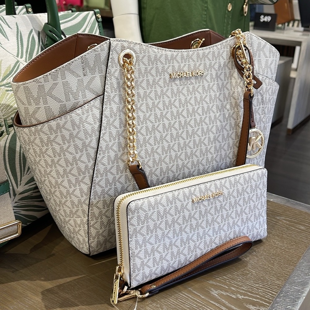 MICHAEL KORS 
Jet Set Lg Shoulder Bag & JST Lg Travel CONTINENTAL wallet-wristlt